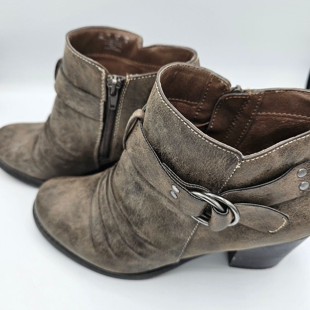 Natural Soul ankle boots, gray size 9. Western, cottagecore, croquette